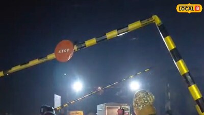 ট্রাকের ধাক্কায় বেহাল দশা রেলগেটের