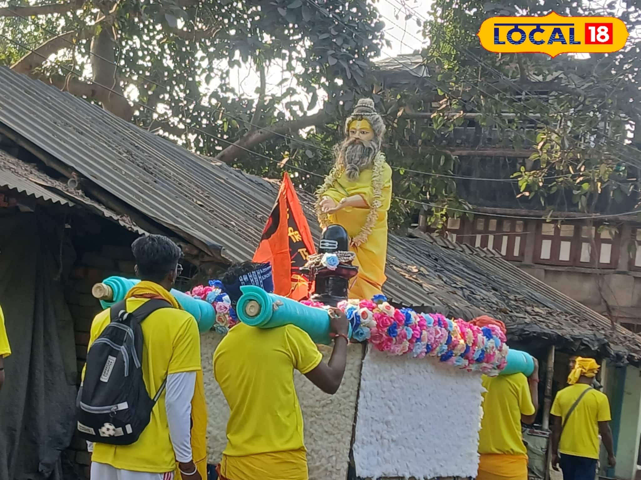 ডিজে ছেড়ে এবার মডেল বাঁকের জয়জয়কার, সিদ্ধেশ্বর ধামে জনসমুদ্র! উৎসবের মেজাজে হাওড়া