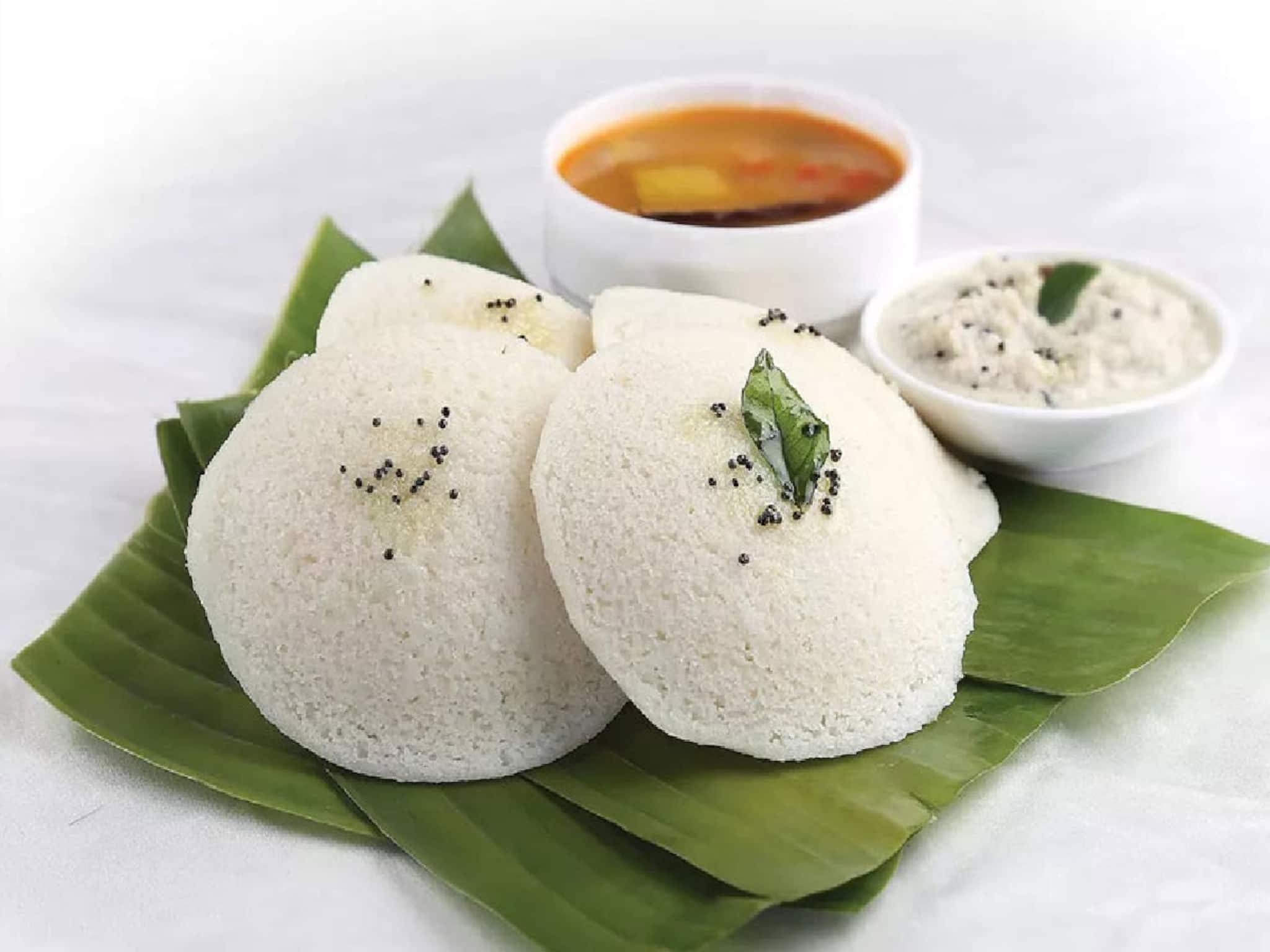 চালের সঙ্গে কতটা সুজি দিলে জুঁইফুলের মতো ঝরঝরে, নরম ইডলি হবে, জানেন? ঠিক মাপটা লিখে রাখুন