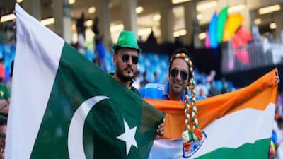 কলকাতা: ভারত বনাম পাকিস্তান বাইশ গজে বল গড়াবে কিনা এখনও জানা নেই৷ কিন্তু এই নিয়ে নিউজপ্রিন্ট খরচ, ডিজিটাল মিডিয়ায় শব্দ লেখা-র পরিমাণ শেষ আর হচ্ছে না৷ টি-টোয়েন্টি বিশ্বকাপের ভারত অধিনায়ক সূর্যকুমার যাদব বলেছেন যে আসন্ন টি-টোয়েন্টি বিশ্বকাপে পাকিস্তানের বিরুদ্ধে খেলতে ভারত অস্বীকার করেনি৷ তবে অন্য পক্ষ অর্থাৎ পাকিস্তান অস্বীকার করেছে৷ তিনি আরও যোগ করেছেন যে চিরপ্রতিদ্বন্দ্বী পাকিস্তানের বিরুদ্ধে বড় খেলার জন্য কলম্বো যাওয়ার জন্য ভারতীয় দলের টিকিট ইতিমধ্যেই বুক করা হয়েছে।