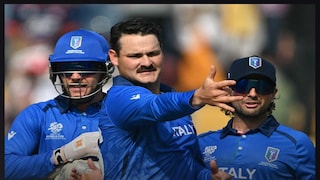 ইতিহাস গড়ল ইতালি