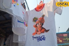 Holi 2026: হোলির বাজারে ‘কৃষ্ণ’ ম্যাজিক, ৭০ টাকাতেই মিলছে স্টাইলিশ টি-শার্ট! কেনার জন্য হুড়োহুড়ি দোকানে, নতুন ট্রেন্ডে মাত আট থেকে আশি