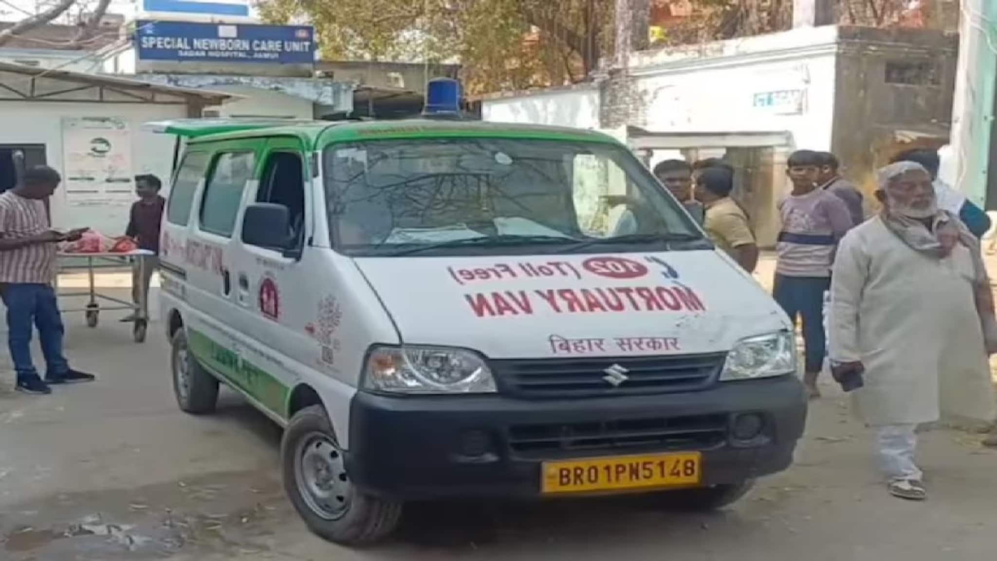 পুত্রসন্তানের জন্ম দিতে পারেননি, স্ত্রীকে গলা কেটে খুনই করে ফেলল ৩ কন্যার বাবা! পরে থানায় আত্মসমর্পণ