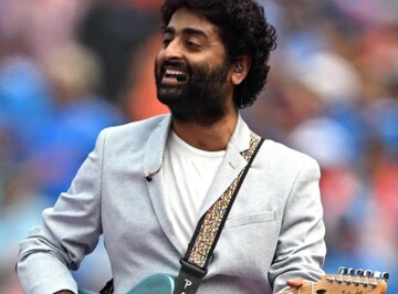 সোজা স্কুটার চালিয়ে, একটু শান্তির জন্য এই ঘাটে গিয়ে বসেন অরিজিৎ, কখন গেলে মিলবে দেখা?