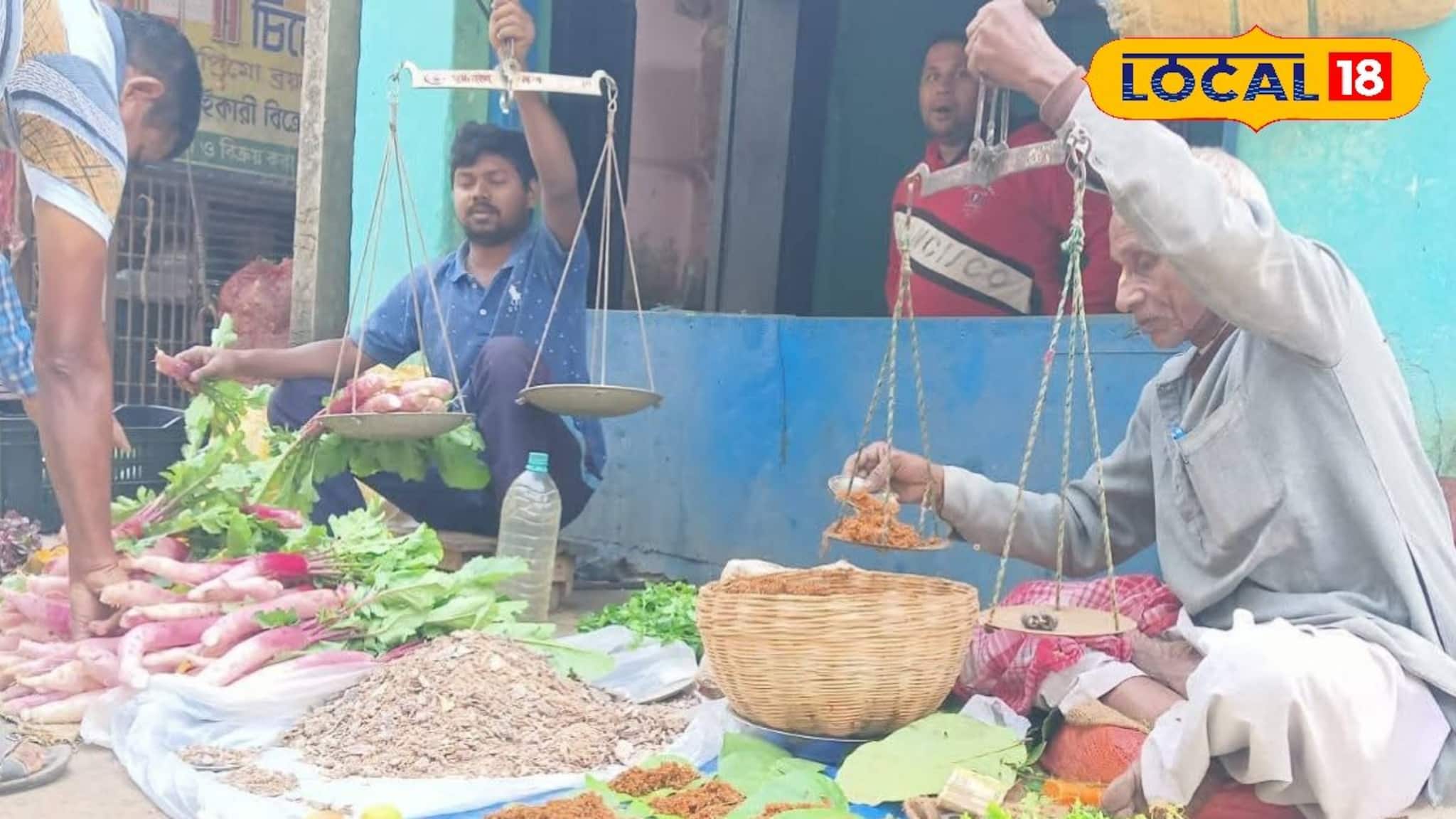 সস্তায় পুষ্টির ভাণ্ডার! জঙ্গলমহলের হাটে লাল পিঁপড়ের ডিম কিনতে লম্বা লাইন