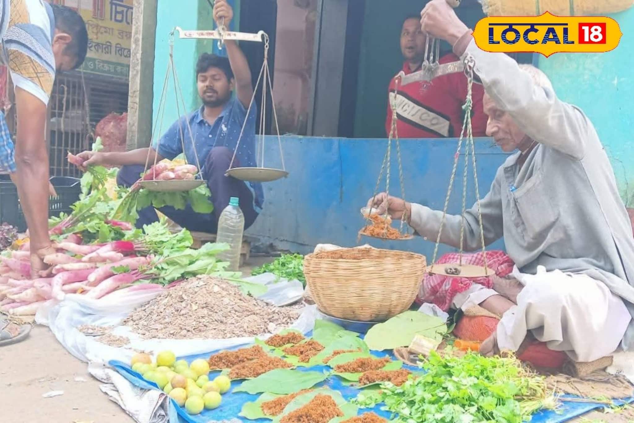 সস্তায় পুষ্টির ভাণ্ডার! জঙ্গলমহলের হাটে লাল পিঁপড়ের ডিম কিনতে লম্বা লাইন