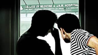 ৩ দিন ধরে বন্ধ দরজা, কল্যাণী JNM-এ  হস্টেলের ঘরে উদ্ধার ডাক্তারি পড়ুয়ার পচাগলা দেহ,