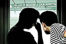 Nadia Medical College: নদিয়ায় মেডিক্যাল কলেজে ভয়ঙ্কর ঘটনা! হস্টেলের ঘরে পড়ুয়ার পচা-গলা দেহ! কী ঘটেছিল, ঘটনায় আতঙ্কে বাকি পড়ুয়ারাও