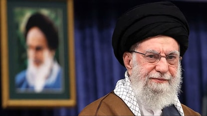 খামেইনি কি জীবিত না মৃত? খামেইনি কি জীবিত না মৃত?