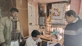 ধসে যেতে পারত ভবিষ্যৎ! মাধ্যমিকের দিন আচমকা অসুস্থ ছাত্রীকে রক্ষা করলেন লেডি কনস্টেবল পুনম