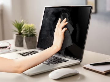 টিস্যু দিয়ে স্ক্রিন মুছছেন? এখনই বদলান অভ্যাস! অকেজো হয়ে যেতে পারে ল্যাপটপের ডিসপ্লে টিস্যু দিয়ে স্ক্রিন মুছছেন? এখনই বদলান অভ্যাস! অকেজো হয়ে যেতে পারে ল্যাপটপের ডিসপ্লে