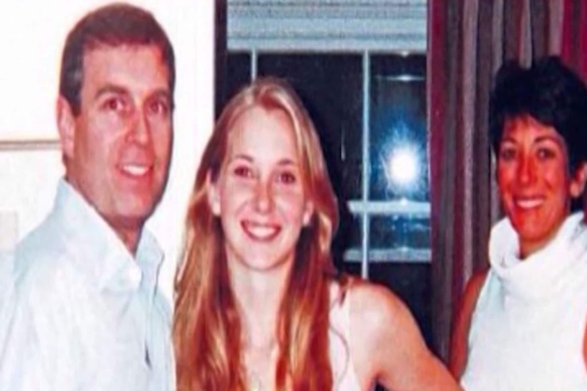 ব্রিটিশ রাজপরিবারের সদস্যর সঙ্গে যৌন সম্পর্কে বাধ্য করা হয়েছিল! এক মহিলার অভিযোগে তোলপাড় ব্রিটিশ রাজপরিবারের সদস্যর সঙ্গে যৌন সম্পর্কে বাধ্য করা হয়েছিল! এক মহিলার অভিযোগে তোলপাড়