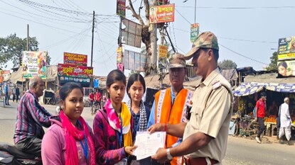 দেবদূত হয়ে হাজির পুলিশ! দেবদূত হয়ে হাজির পুলিশ!