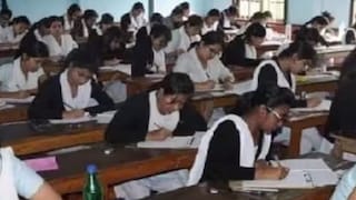 কী ঘটল পরীক্ষা চলাকালীন? (প্রতীকী ছবি)