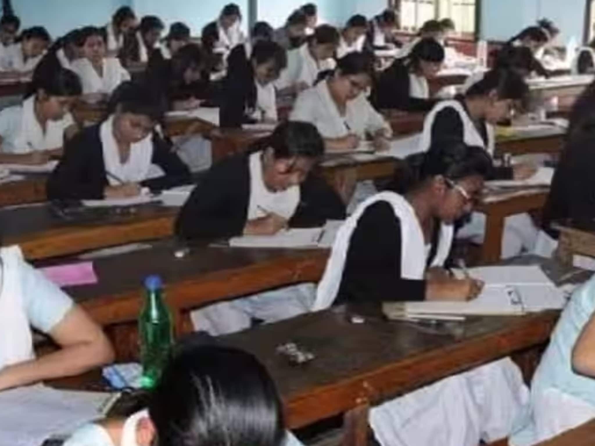 চলছিল মাধ্যমিক পরীক্ষা, হঠাৎ অসুস্থ দুই ছাত্রী! চেয়ার থেকে পড়ে গেলেন স্কুলের কর্মচারীও!