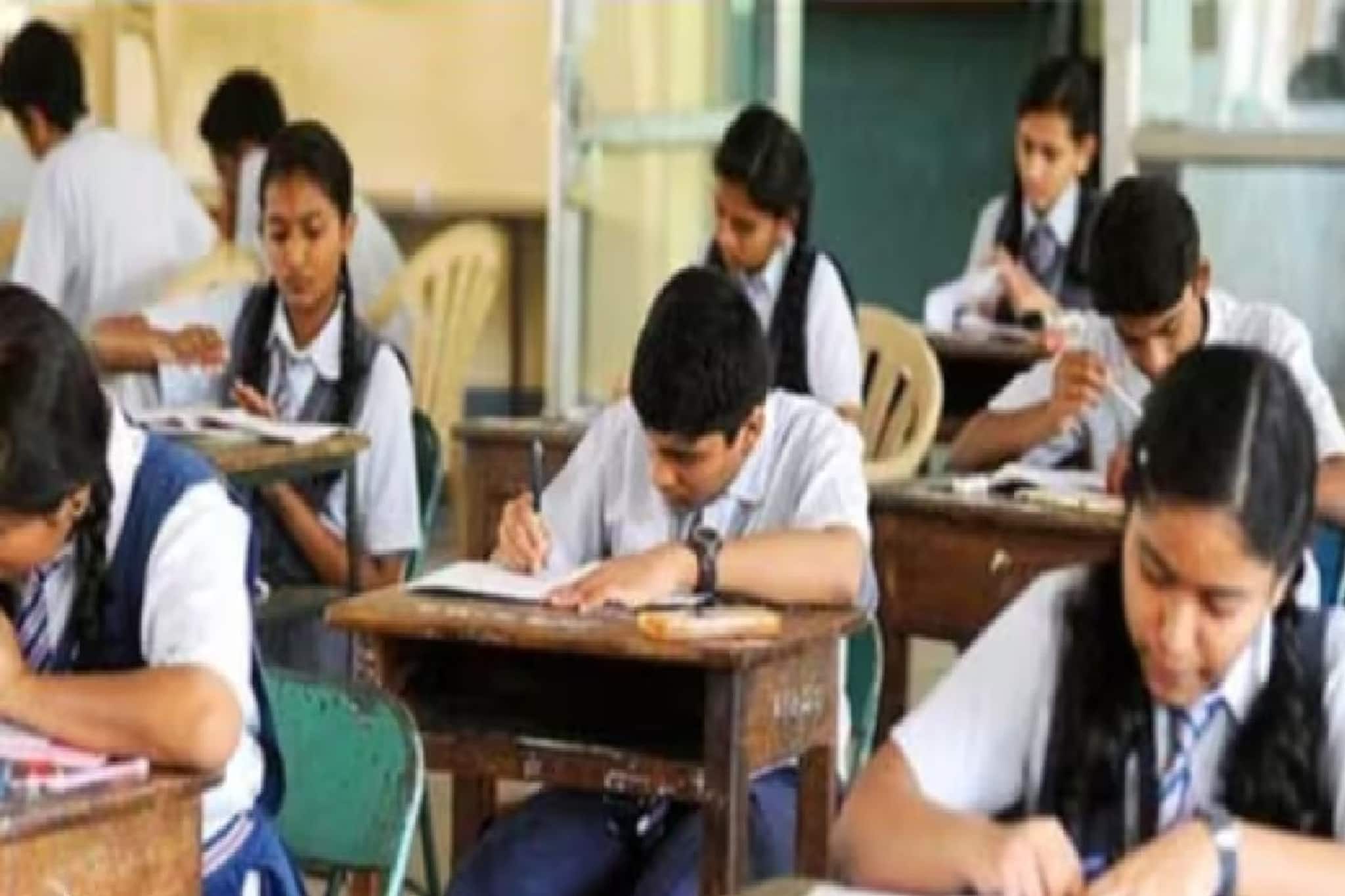 মাধ্যমিকের দ্বিতীয় দিনে বাতিল পাঁচ জনের পরীক্ষা! সাসপেন্ড বেশ ক'জন শিক্ষক! কী ঘটেছিল?