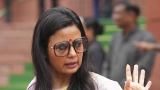 আদালতের দ্বারস্থ মহুয়া!