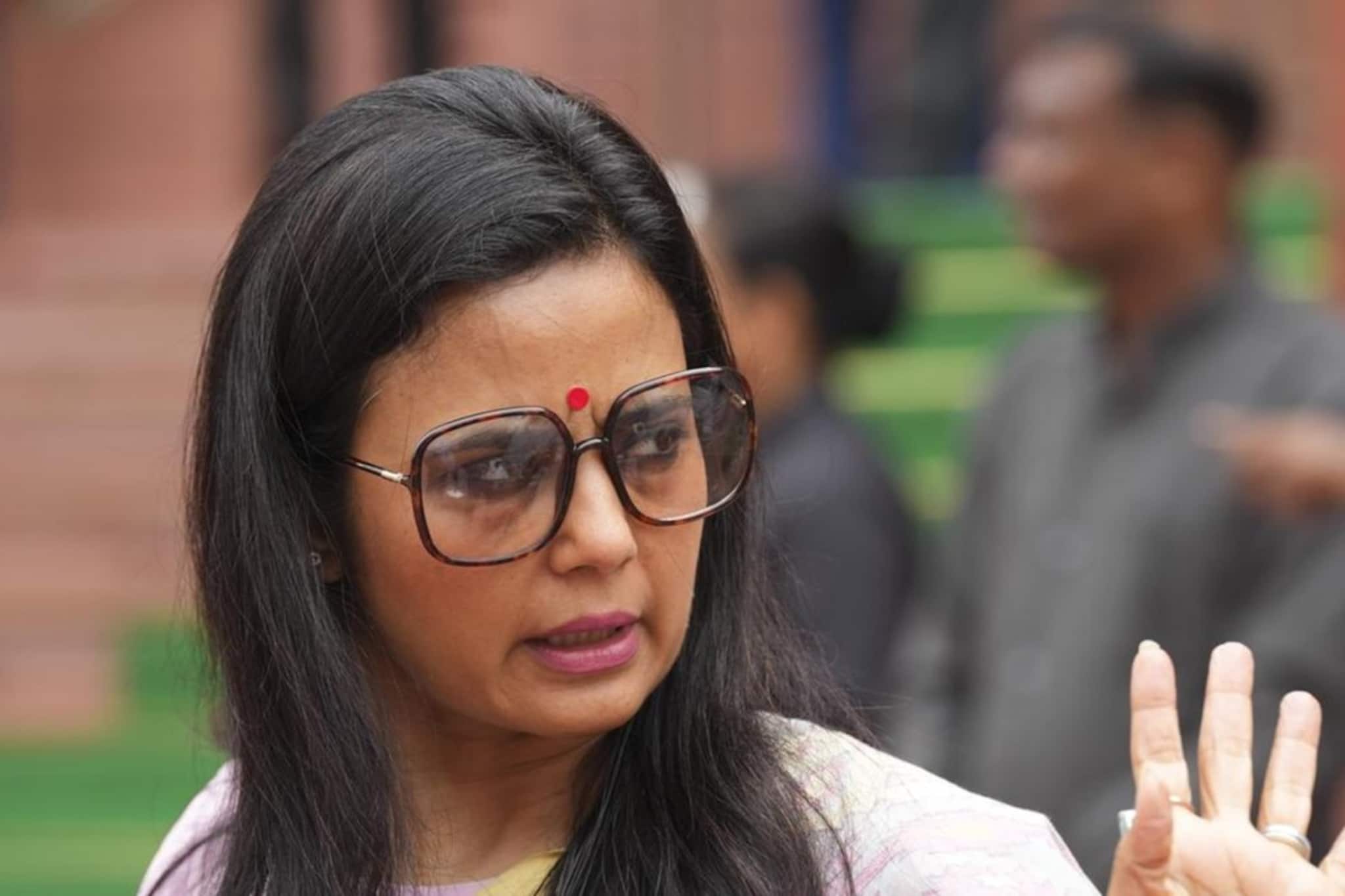 'হেনরিকে আমার কাছে ফিরিয়ে দাও!' কাতর আর্জি নিয়ে দিল্লি হাইকোর্টের দ্বারস্থ মহুয়া মৈত্র!