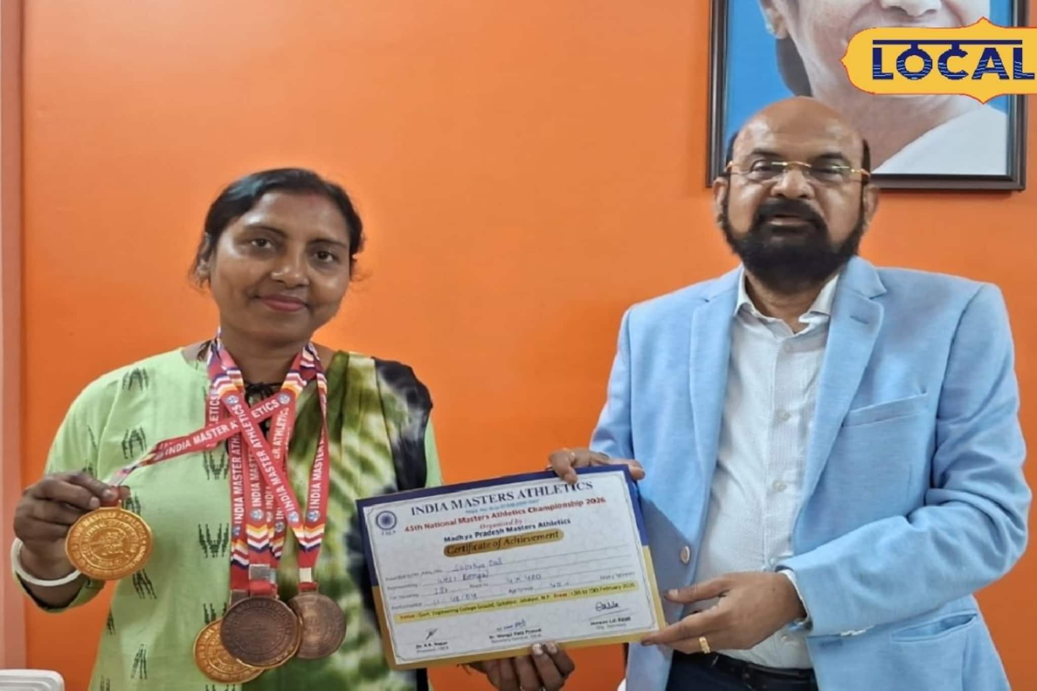 সংসার সামলে ছোটেন স্কুলে, তারপরেও জাতীয় মঞ্চে জোড়া সোনা জয় ৪০ ঊর্ধ্ব শিক্ষিকার সংসার সামলে ছোটেন স্কুলে, তারপরেও জাতীয় মঞ্চে জোড়া সোনা জয় ৪০ ঊর্ধ্ব শিক্ষিকার