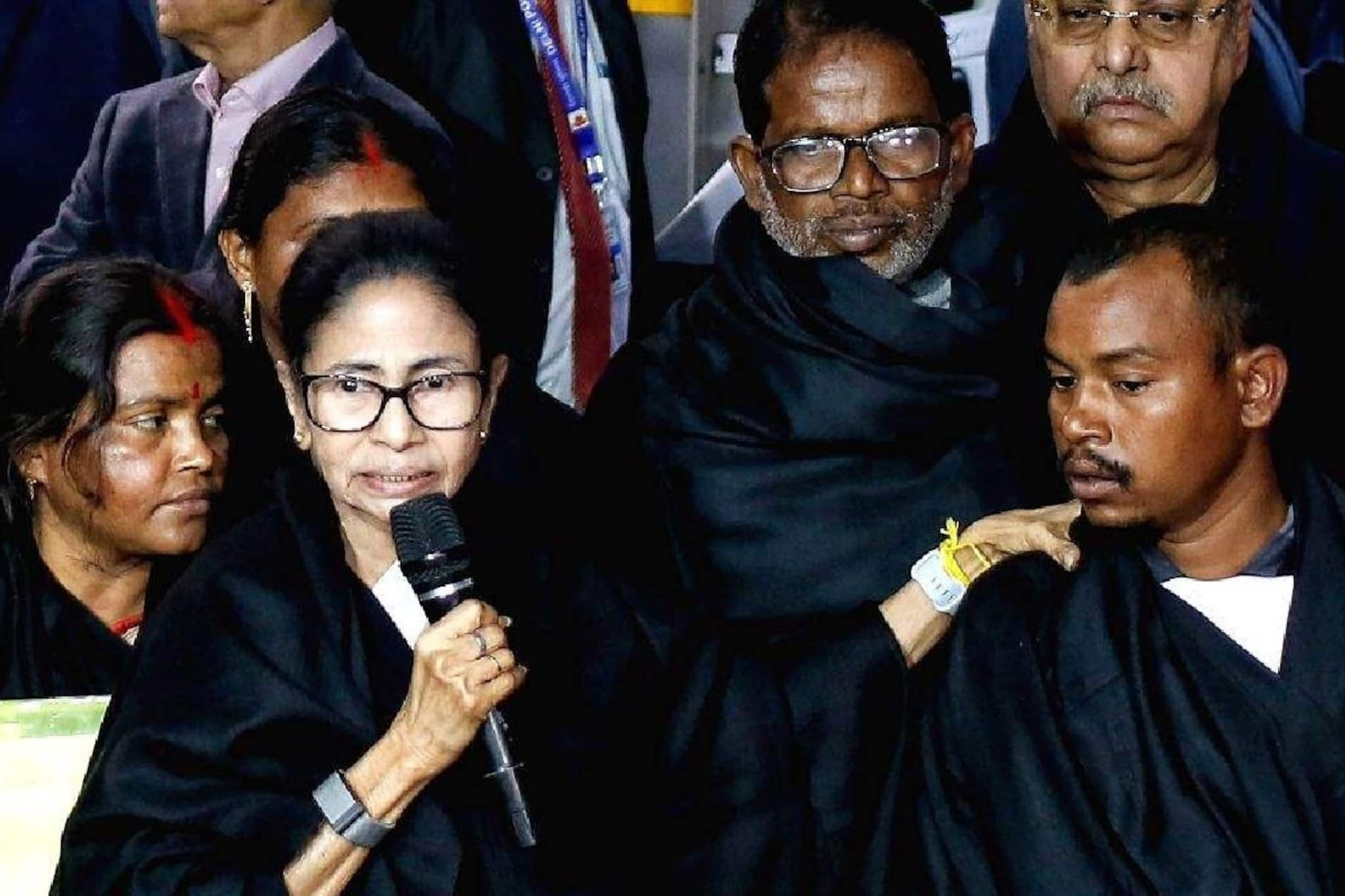 '১০০% তৃণমূলের নাম বাদ যাচ্ছে, এক- দুজন অন‍্য দলের'! ভোটারদের হয়ে সরব নেত্রী মমতা