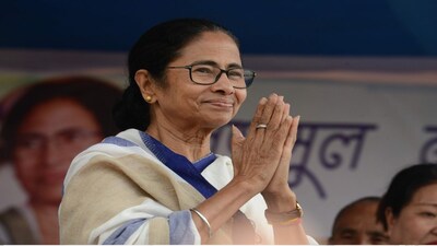 'ভয় পাবেন না, রাজ্য সরকার পাশে রয়েছে'! জেলাশাসকদের মনোবল বাড়ালেন মমতা বন্দ্যোপাধ্যায় 
