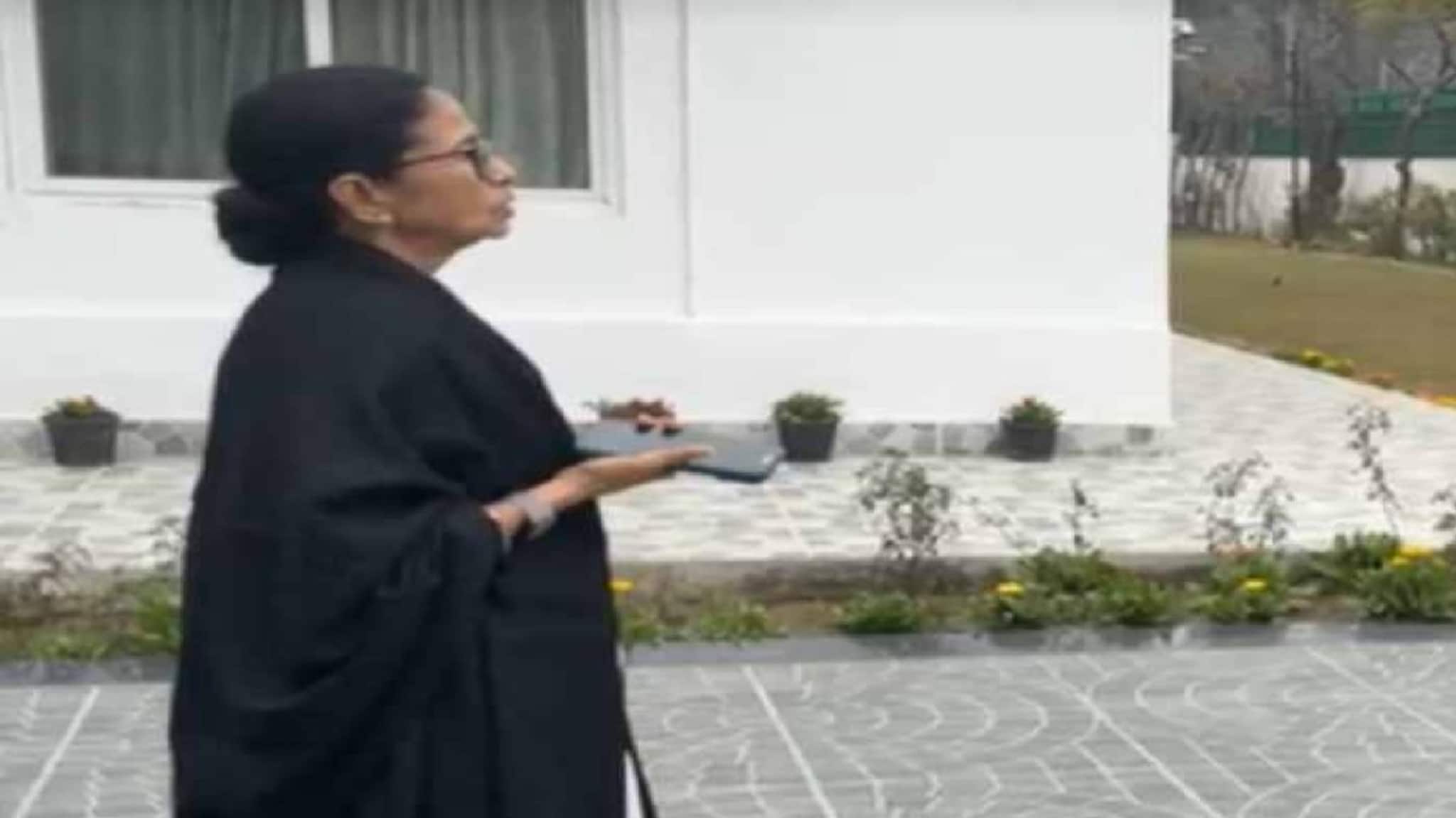 Mamata Banerjee: দিল্লিতে কালো পোশাকে জ্ঞানেশ কুমারের ঘরে মমতা-অভিষেক, দেখুন ভিডিও