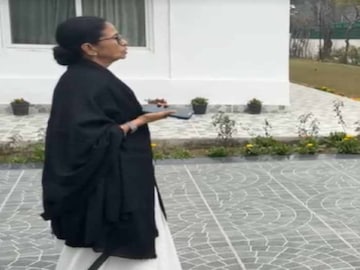 বঙ্গভবনে দিল্লি পুলিশের তল্লাশি, মমতার প্রতিবাদ ও হুঁশিয়ারি বঙ্গভবনে দিল্লি পুলিশের তল্লাশি, মমতার প্রতিবাদ ও হুঁশিয়ারি