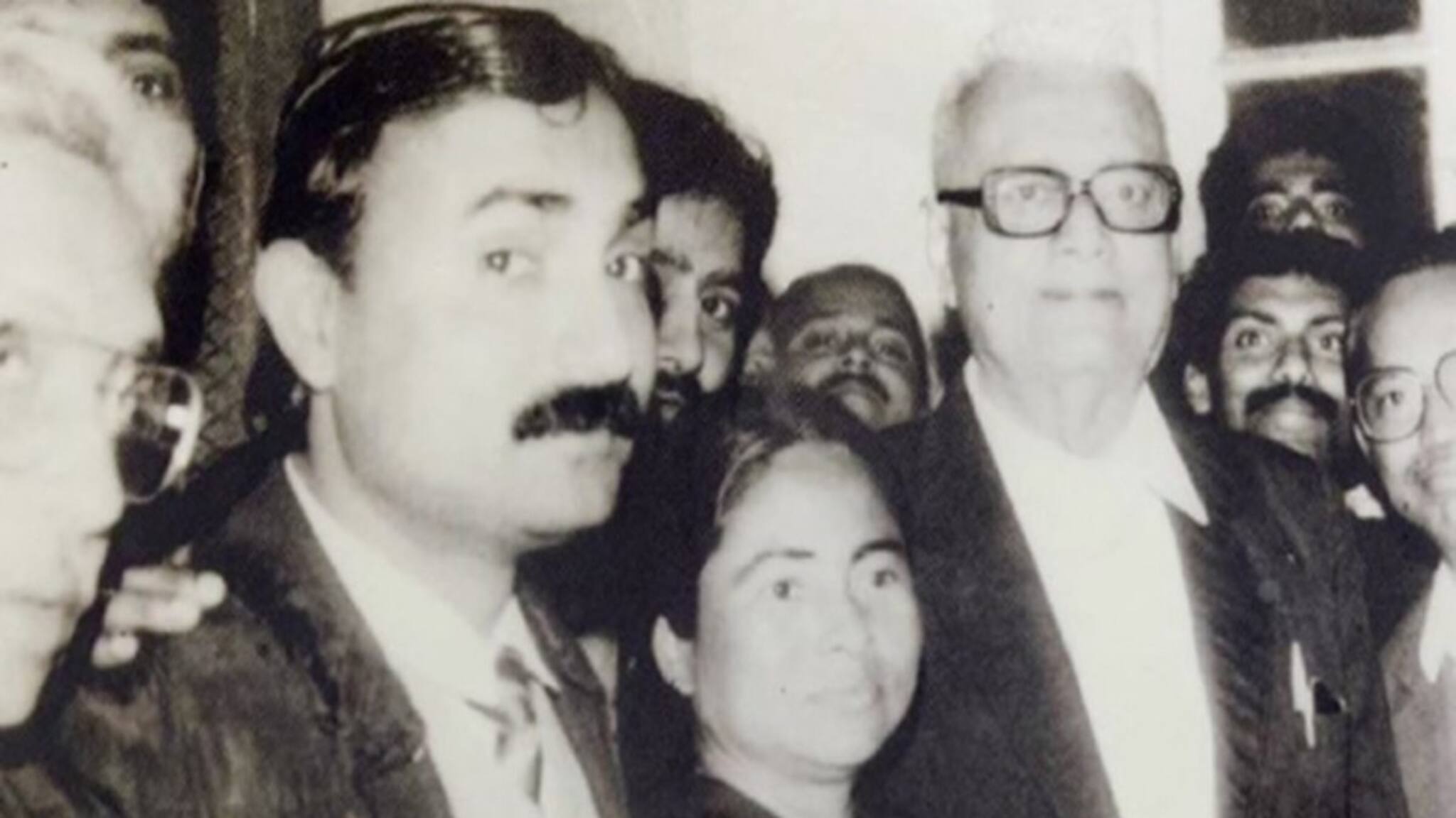 Mamata Banerjee: ৩০ বছর আগে আইনজীবী মমতার সেই 'রোব' এখন কোথায় জানেন? কার কাছে রাখা? শুনে চমকে উঠছেন সকলেই