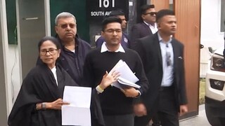 মমতার নিশানায় কমিশন মমতার নিশানায় কমিশন