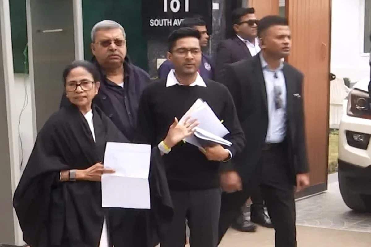 কমিশনের সঙ্গে বৈঠক বয়কট করে বেরিয়ে এলেন মমতা, দাগলেন একের পর এক তোপ!