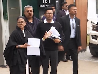 মমতার নিশানায় কমিশন মমতার নিশানায় কমিশন