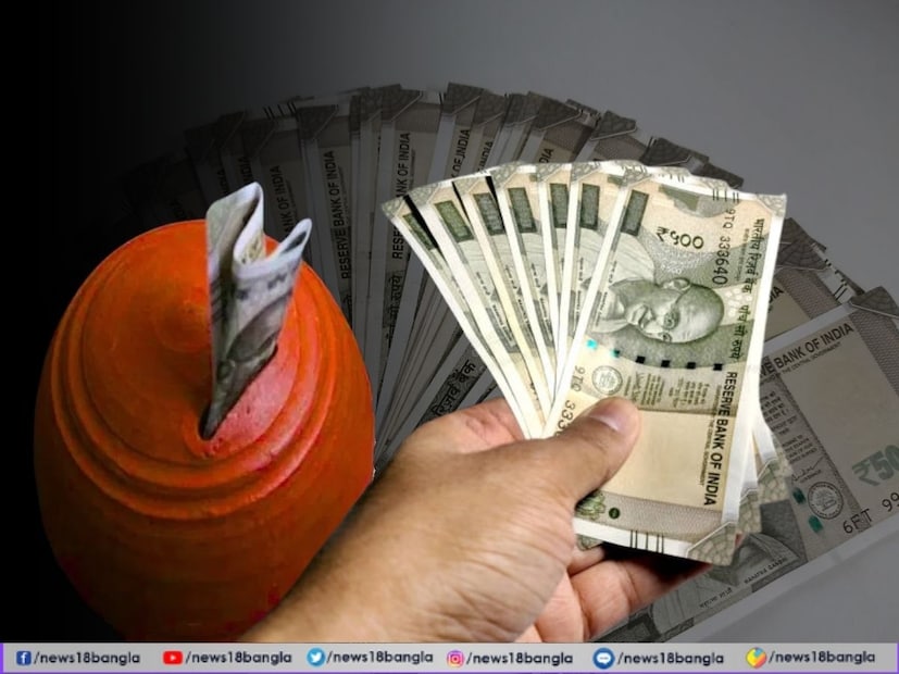 বৃদ্ধ বয়সে আর্থিক টানাপোড়েন এড়াতে এবং প্রতি মাসে নিয়মিত উপার্জনের জন্য পোস্ট অফিস পরিচালিত সরকারি প্রকল্পগুলি বেশ জনপ্রিয়। লোকেরা সাধারণত তাদের উপার্জন থেকে কিছু পরিমাণ সঞ্চয় করে এবং সেই অর্থ এমন জায়গায় বিনিয়োগ করার পরিকল্পনা করে যেখানে তাদের বিনিয়োগ নিরাপদ থাকে এবং ভাল রিটার্নও দেয়। কিছু লোক অবসর গ্রহণের পরে নিয়মিত আয়ের জন্য প্রকল্পগুলি বেছে নেয়, যাতে তারা তাদের বার্ধক্য আরামে কাটাতে পারে এবং টাকাপয়সা নিয়ে কোনও টেনশন না থাকে। এই ক্ষেত্রে পোস্ট অফিসের সিনিয়র সিটিজেনস সেভিংস স্কিম একটি দুর্দান্ত বিকল্প প্রমাণিত হতে পারে। বৃদ্ধ বয়সে আর্থিক টানাপোড়েন এড়াতে এবং প্রতি মাসে নিয়মিত উপার্জনের জন্য পোস্ট অফিস পরিচালিত সরকারি প্রকল্পগুলি বেশ জনপ্রিয়। লোকেরা সাধারণত তাদের উপার্জন থেকে কিছু পরিমাণ সঞ্চয় করে এবং সেই অর্থ এমন জায়গায় বিনিয়োগ করার পরিকল্পনা করে যেখানে তাদের বিনিয়োগ নিরাপদ থাকে এবং ভাল রিটার্নও দেয়। কিছু লোক অবসর গ্রহণের পরে নিয়মিত আয়ের জন্য প্রকল্পগুলি বেছে নেয়, যাতে তারা তাদের বার্ধক্য আরামে কাটাতে পারে এবং টাকাপয়সা নিয়ে কোনও টেনশন না থাকে। এই ক্ষেত্রে পোস্ট অফিসের সিনিয়র সিটিজেনস সেভিংস স্কিম একটি দুর্দান্ত বিকল্প প্রমাণিত হতে পারে।