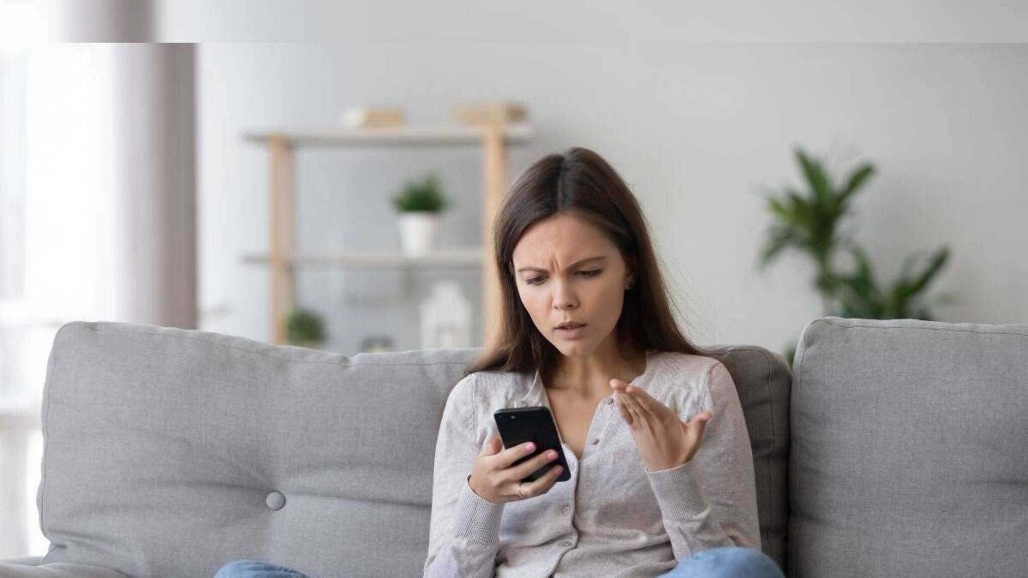 Smartphone Tips: ফোন হ্যাং করছে? আজই বদলে ফেলুন এই ৪টি গোপন সেটিংস, পুরনো ফোন চলবে নতুনের মতো!