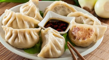 ফুচকার দামে পাবেন এক প্লেট চিকেন মোমো! মাত্র ২০ টাকায় ভরবে পেট, হবে 'দিল খুশ'