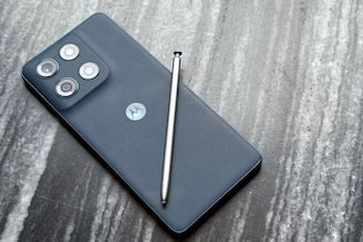 ২২,৯৯৯ টাকার ফোন এখন ১৮,৬৮০! Motorola-র স্টাইলাস ফোনে ধামাকা ছাড়, সুযোগ মিস করবেন না