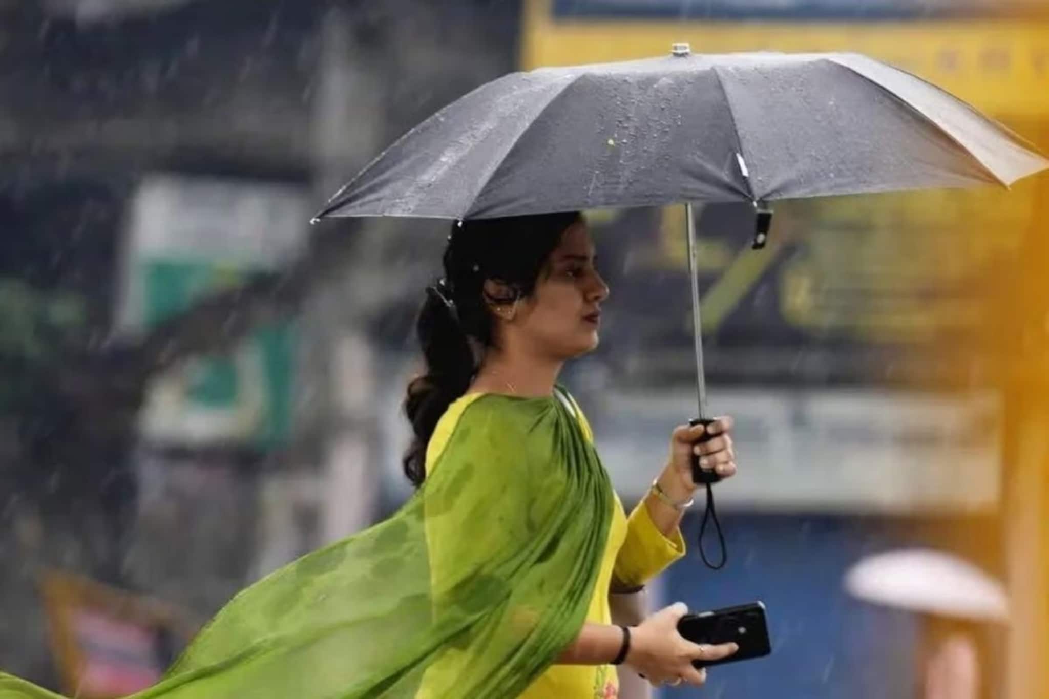 ঝমঝমিয়ে আসছে! ১১ রাজ্যে ঝড়-বৃষ্টির সতর্কতা... কী হবে বাংলায়? আবহাওয়ার আপডেট দেখুন!