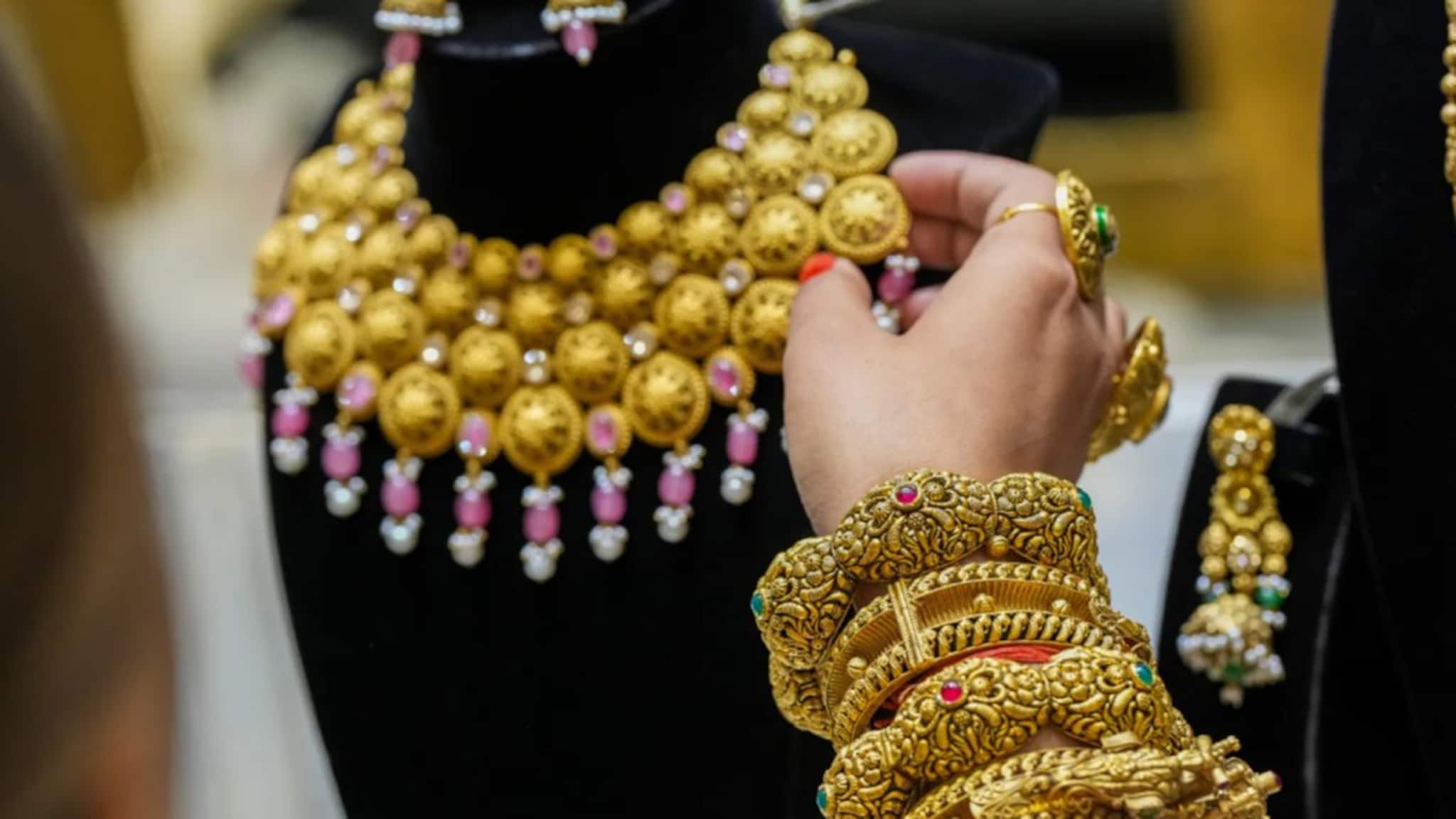 Town Theft: নিউ টাউনের অভিজাত ব্যাঙ্কোয়েটে বিয়ের দিন কনের ৮ লাখের নেকলেস চুরি! ফিরিয়ে দিল পুলিশ, ধৃত ২