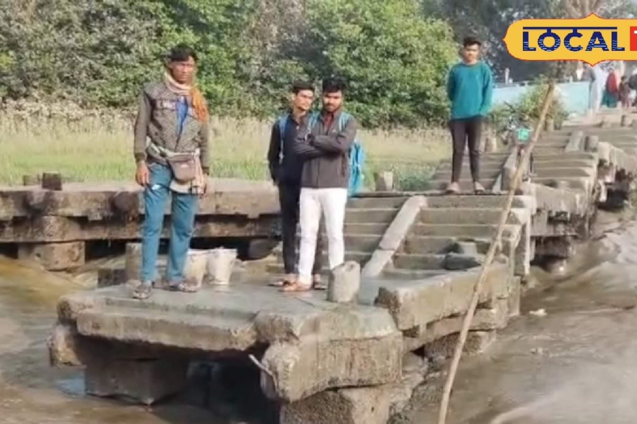 ভাটায় জল নামলেই থমকে যায় জনজীবন, রূপমারীর ফেরিঘাটে নিত্যযাত্রীদের ভোগান্তি