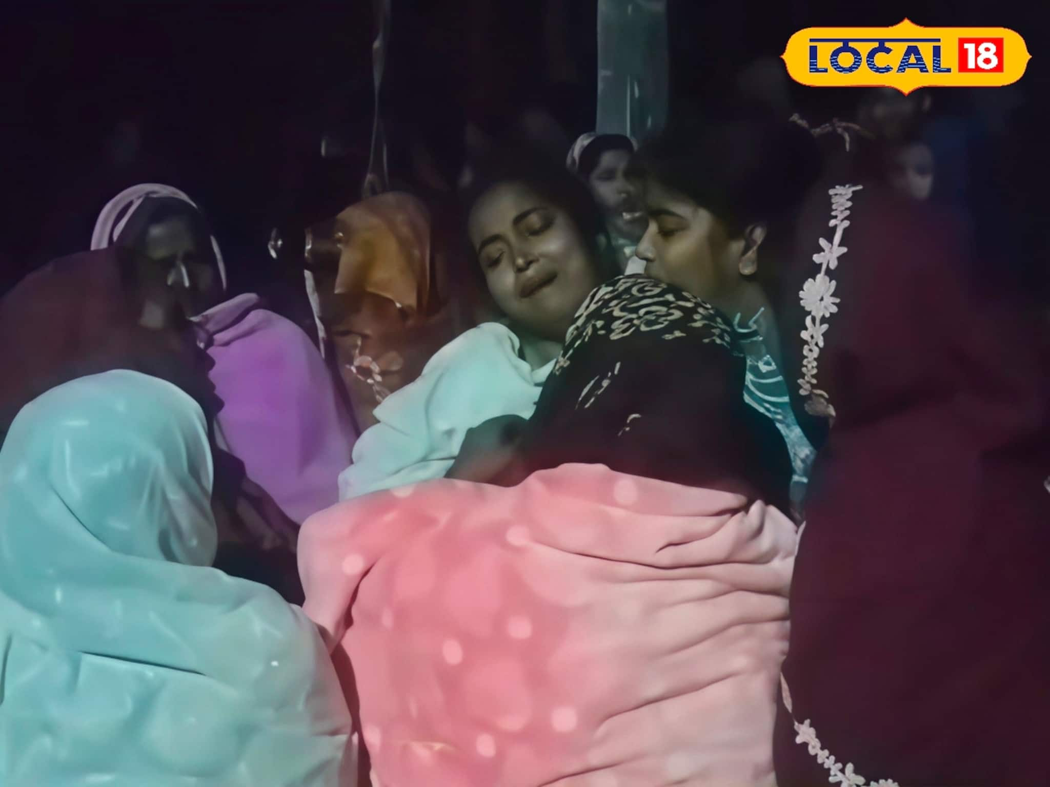 এক বাইকে চারজন, ধাক্কা মেরে টেনে নিয়ে গেল ৪০ হাত দূরে! বেপরোয়া গতির বলি নিরপরাধ মহিলা