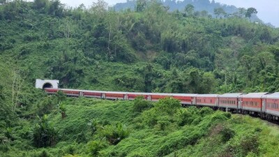 ভারতীয় রেল, রেলযাত্রীদের জন্য বড় সুখবর, অতিরিক্ত স্টেশনে স্টপ, ট্রেন, স্টেশনে স্টেশনে নয়া স্টপেজ, রেলওয়ে, ট্রেন, ট্রেনের AC কোচ, এসি কোচের সিট, ট্রেনের এসি কোচে এই 'পকেট' কেন থাকে,  চমকে যাবেন শুনলেই, গ্যারান্টি, ভারতীয় রেল, রেলওয়ে, ইন্ডিয়ান রেলওয়ে, ট্রেনের এসি কোচ, এসি ট্রেন, এসি ট্রেনের সিট, ট্রেনের সিটের কভার, ট্রেনের সিটের পকেট কেন থাকে, ট্রেনের সিটে এই পকেট কেন থাকে, এসি ট্রেনের সিটের পকেটের আসল কারণ, ট্রেনের মজাদার তথ্য, ট্রেন সংক্রান্ত জেনারেল নলেজ, ট্রেন্ডিং জিকে, জিকে, ট্রেনের সাধারণ জ্ঞান, ট্রেন সংক্রান্ত সাধারণ জ্ঞান , এসি ট্রেন, এসি ট্রেনের টিকিট, এসি ট্রেনের টিকিটের দাম, এসি ট্রেনের আসন, কনফার্ম টিকিট, আইআরসিটিসি, ট্রেন, টিকিট, টিটি, ট্রেনের জিকে, ভারতীয় রেলের নিয়ম, রেলের নিয়ম, সোশ্যাল মিডিয়ায় ট্রেনের খবর, ট্রেন সংক্রান্ত খবর
