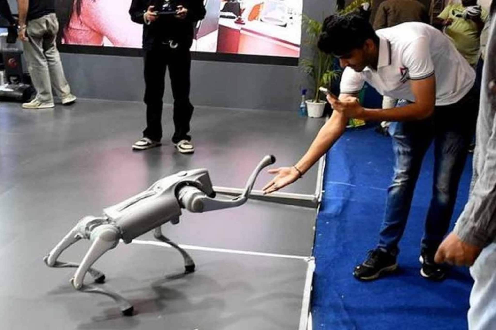 চিনের তৈরি রোবট কুকুর নাকি তাঁদের! ধরা পড়তেই, 'চুরির' দায়ে AI Summit ছাড়তে হল গালগোটিয়া চিনের তৈরি রোবট কুকুর নাকি তাঁদের! ধরা পড়তেই, 'চুরির' দায়ে AI Summit ছাড়তে হল গালগোটিয়া