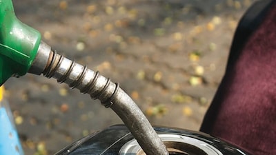 Petrol Pump Fraud: Avoid Rs 100/200 Fills to Save Money, Learn This Trick!