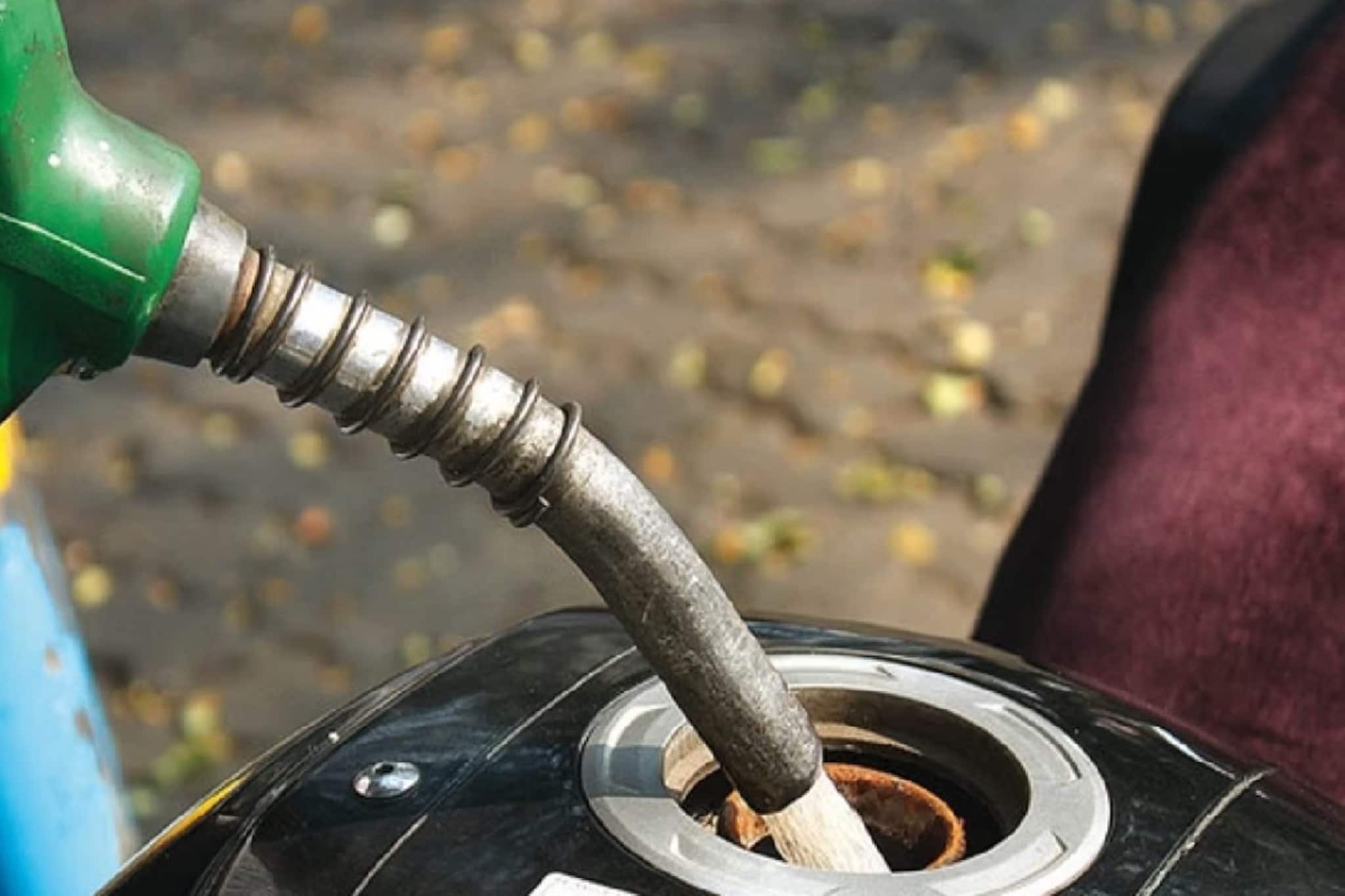 ১০০, ২০০ টাকার পেট্রোল ভরান বাইকে? এমন ভুল করলে ভুগতে হবে, আসল 'কায়দা' জেনে নিন