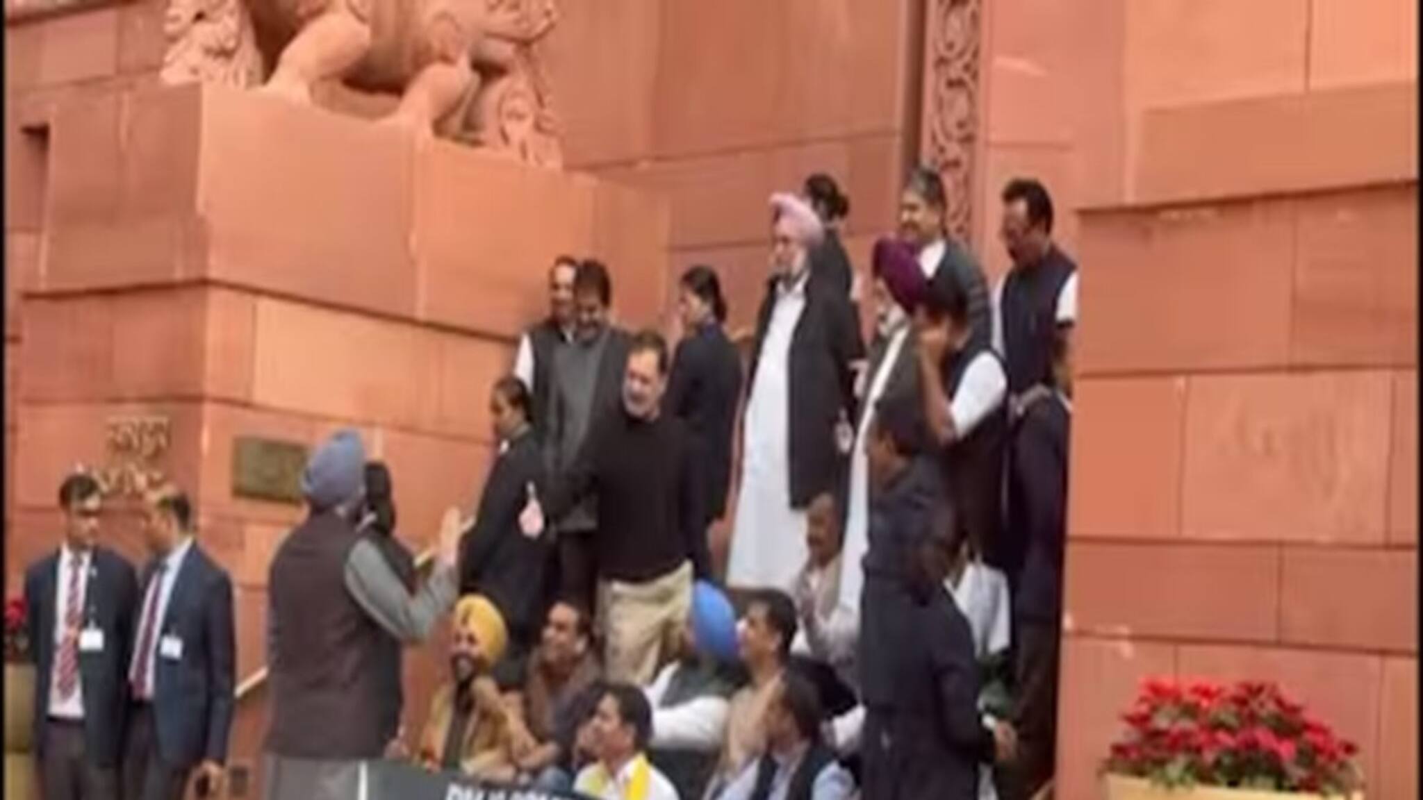 Rahul Gandhi: কেন্দ্রীয় মন্ত্রীকে ‘গদ্দার’ বলে আক্রমণ রাহুলের! পাল্টা কংগ্রেস সাংসদ শুনলেন 'তুমি তো দেশের শত্রু!' সংসদে শোরগোল