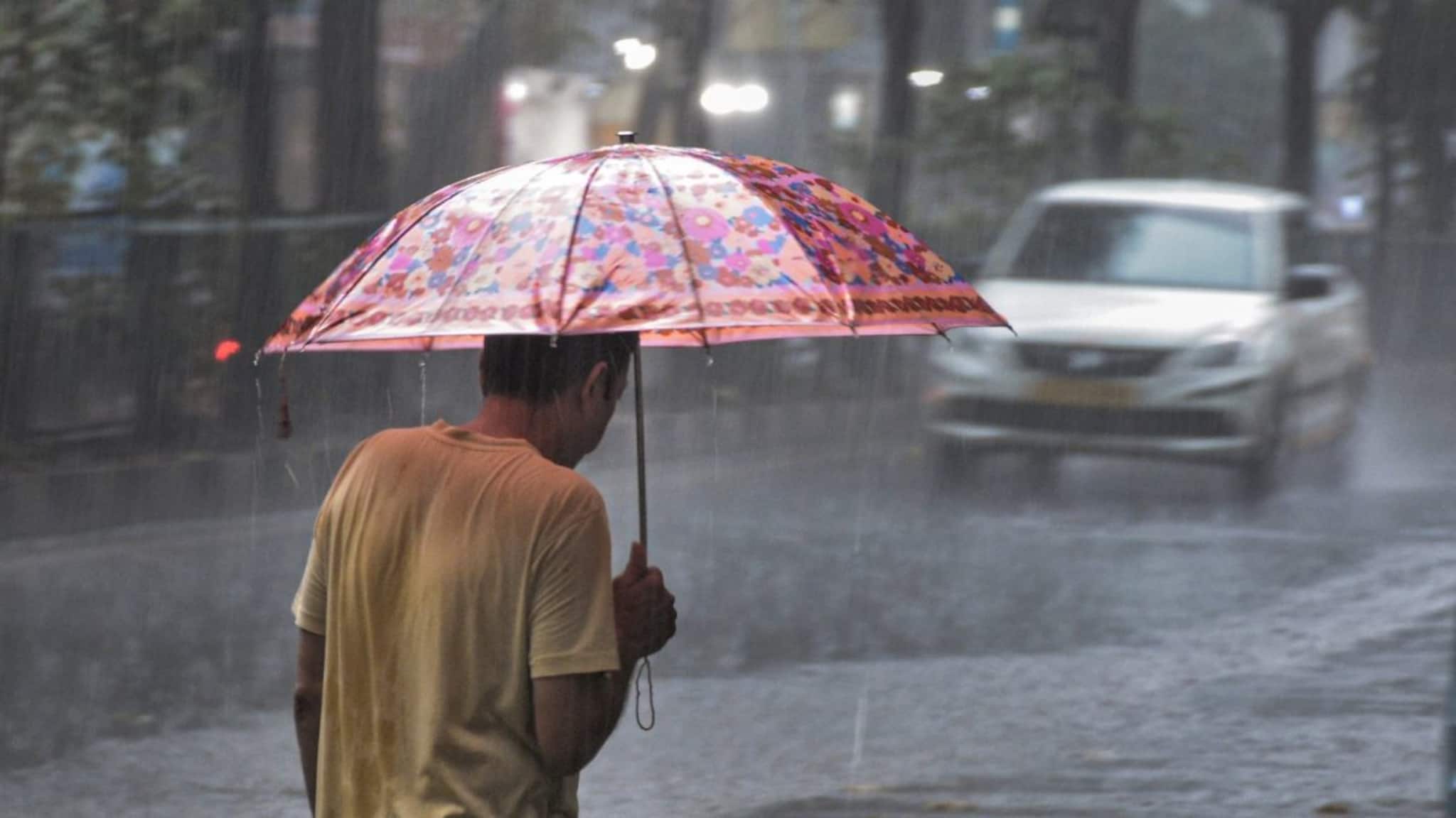 IMD Rainfall Alert: আকাশ কাঁপিয়ে ঝেঁপে আসছে...! ঘণ্টাখানেকেই দক্ষিণের ২ জেলায় বজ্রবিদ্যুৎ-সহ ঝড়বৃষ্টি, ৪০ কিমি বেগে দমকা হাওয়া, কোন কোন জেলায় তাণ্ডব? জানাল IMD