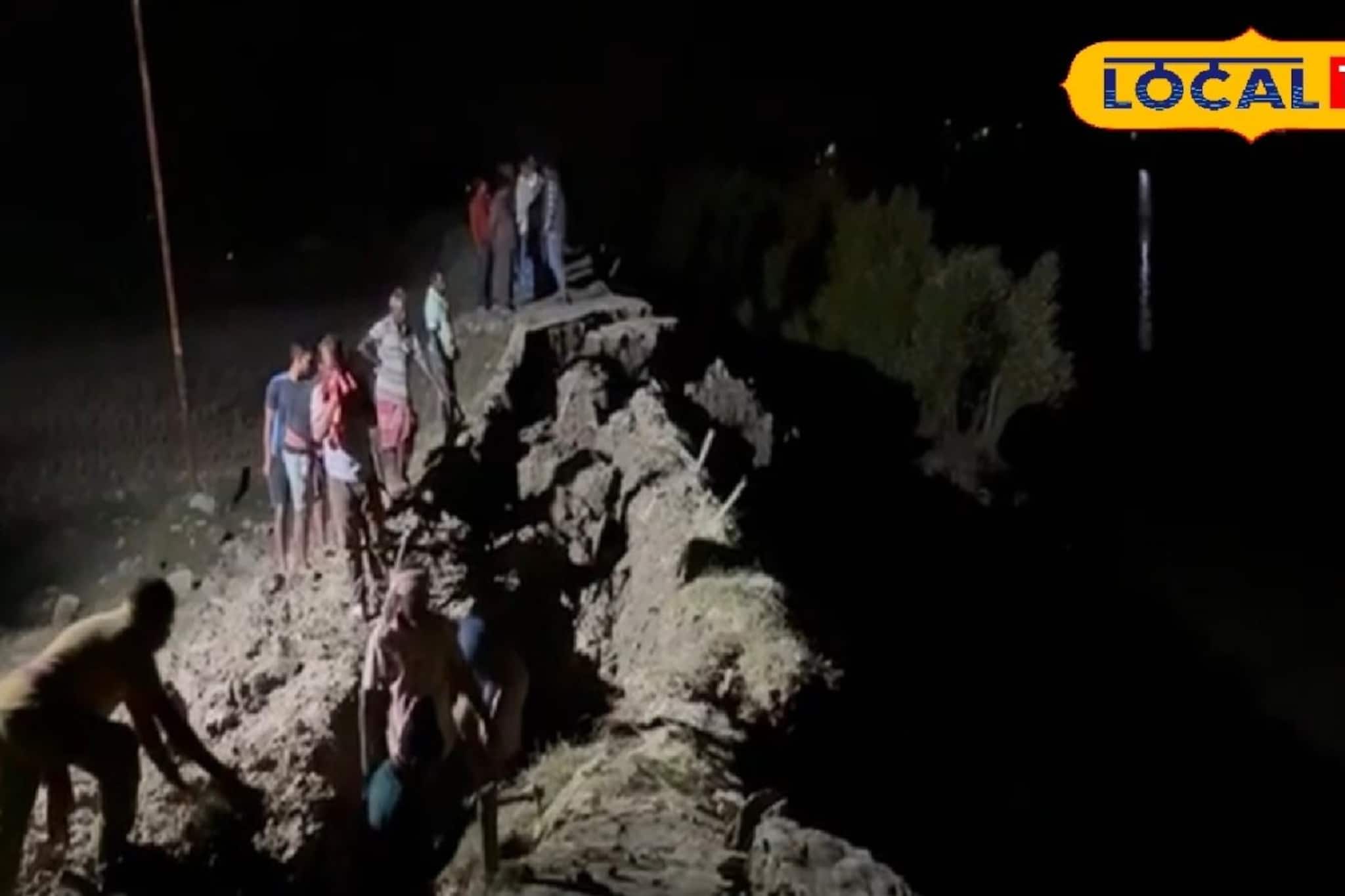 চোখের নিমেষে নদীগর্ভে তলিয়ে গেল ৪০ ফুট বাঁধ, প্রকৃতির তাণ্ডবে দিশেহারা হাজার হাজার মানুষ চোখের নিমেষে নদীগর্ভে তলিয়ে গেল ৪০ ফুট বাঁধ, প্রকৃতির তাণ্ডবে দিশেহারা হাজার হাজার মানুষ