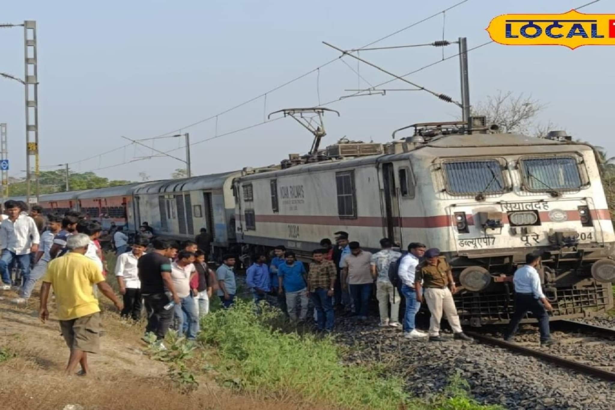 কৃষ্ণনগর ছাড়তেই বিকল ইঞ্জিন, বন্ধ এসি! ঘণ্টার পর ঘণ্টা আটকে রইল সাইরাং এক্সপ্রেস কৃষ্ণনগর ছাড়তেই বিকল ইঞ্জিন, বন্ধ এসি! ঘণ্টার পর ঘণ্টা আটকে রইল সাইরাং এক্সপ্রেস