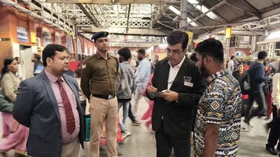 ভারতীয় রেল, টিকিট, টিকিটের নিয়ম, বিনা টিকিটের ভ্রমণ, বিনা টিকিটে যাত্রা, জরিমানা, বিনা টিকিটের মামলা, টিকিটহীন যাত্রী, জরিমানা, পূর্ব রেল, রেলের বিরাট উদ্যোগ, পূর্ব রেলের বড় পদক্ষেপ, উত্তর-পূর্বাঞ্চলে রেলের বিরাট উদ্যোগ, ভারতীয় রেল, একগুচ্ছ ট্রেন, ভারতীয় রেলের বড় খবর, রেল যাত্রীদের জন্য সুখবর, রেলের বড় খবর, ভারতীয় রেলের টিকিট কাটার নিয়ম, রেলের সময়সূচি, রেলের নতুন স্টেশন, এক্সপ্রেস ট্রেন, প্যাসেঞ্জার ট্রেন, এসি ট্রেন, দূরপাল্লার ট্রেন, ট্রেনের নতুন খবর, আইআরসিটিসি, ট্রেনের প্যান্ট্রি, বাংলার খবর