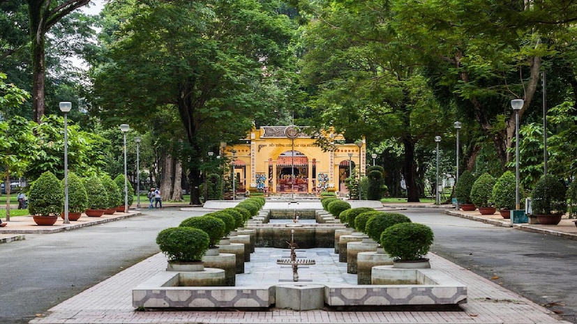 ভূত আছে কী নেই, এই নিয়ে তর্ক-বিতর্ক, আলোচনা-সমালোচনা কিছুরই অন্ত নেই। একদল বলে ভূত বলে কিছুই নেই, আর এক দল বলে, ভূত আছে বৈকি! কিন্তু ভিয়েতনামের পার্কে রাত নামলে যে ঘটনা ঘটে, তা হাজার ভূত অবিশ্বাসীর মনেও ধন্দ ধরাবে-- ভূত আছে কী নেই, এই নিয়ে তর্ক-বিতর্ক, আলোচনা-সমালোচনা কিছুরই অন্ত নেই। একদল বলে ভূত বলে কিছুই নেই, আর এক দল বলে, ভূত আছে বৈকি! কিন্তু ভিয়েতনামের পার্কে রাত নামলে যে ঘটনা ঘটে, তা হাজার ভূত অবিশ্বাসীর মনেও ধন্দ ধরাবে--