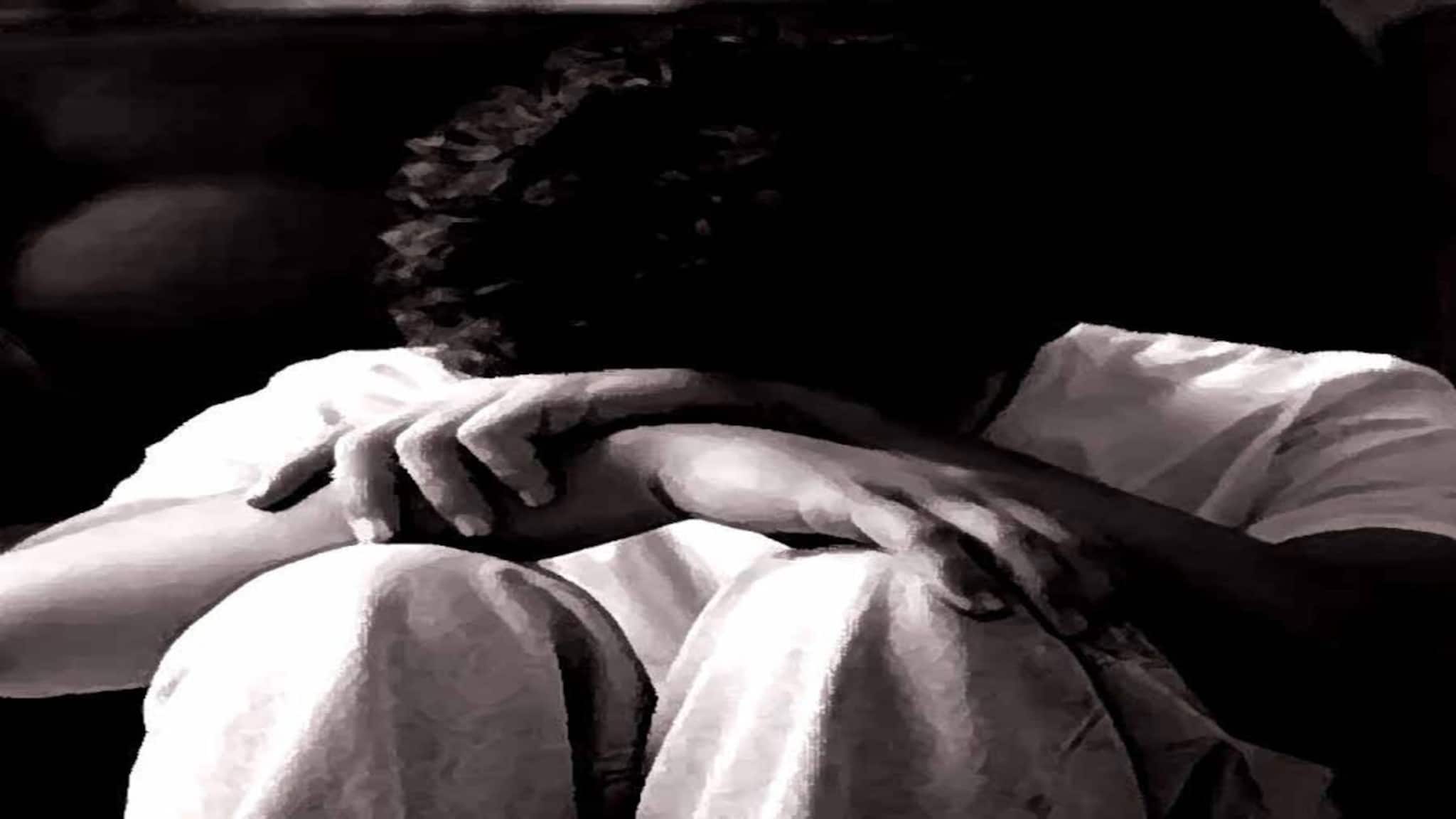 ঘরের দরজা ভাঙতেই...! ফাঁস লাগানো অবস্থায় যুবকের দেহ উদ্ধার, শোক-হাহাকার পরিবারে